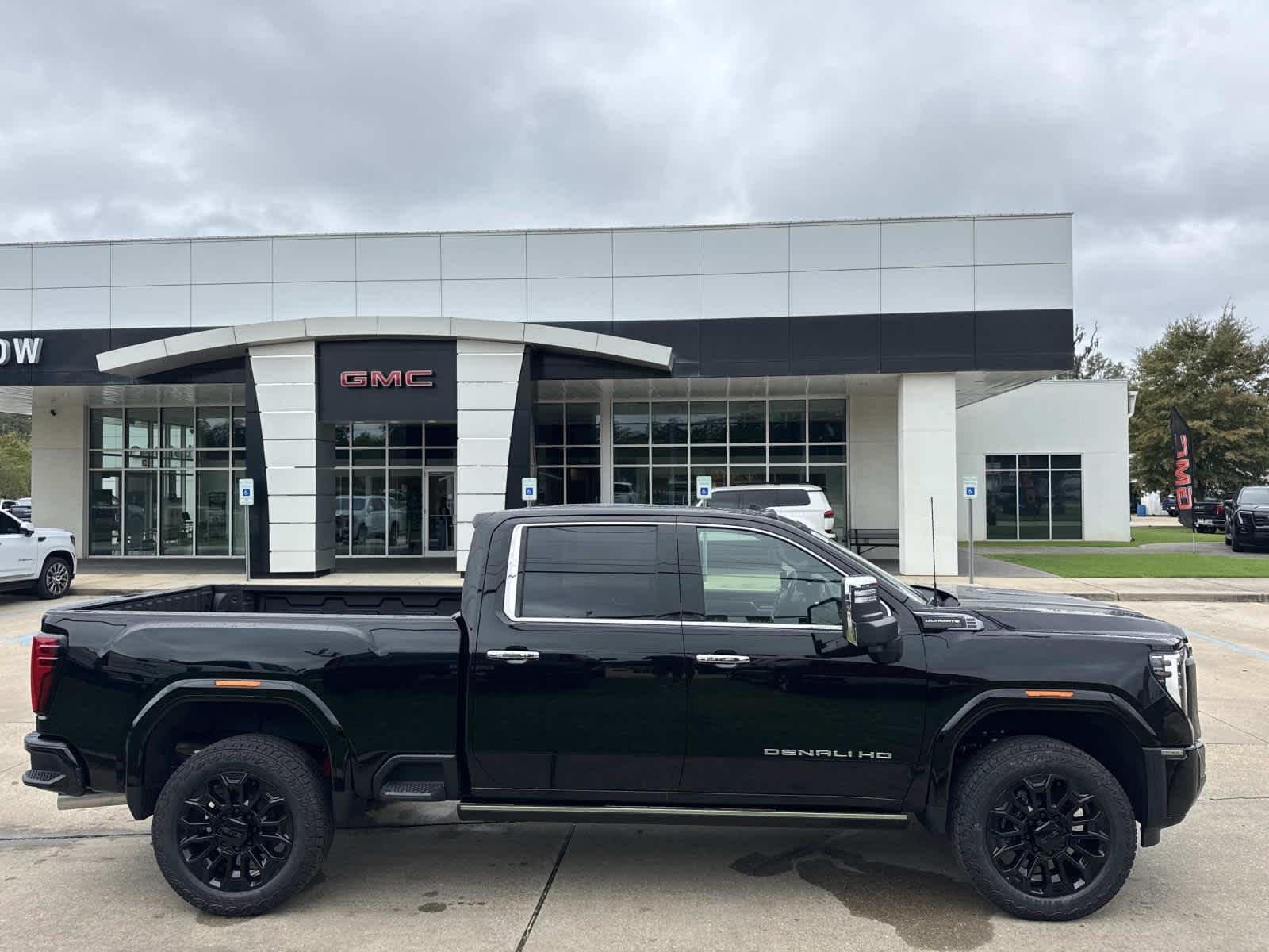 2026 GMC Sierra 2500HD Denali Ultimate — photo 1 of 18