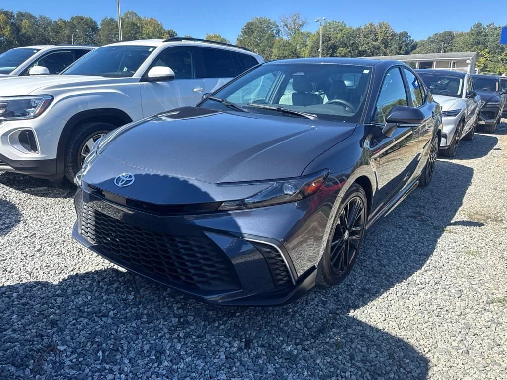2026 Toyota Camry SE — photo 1 of 4