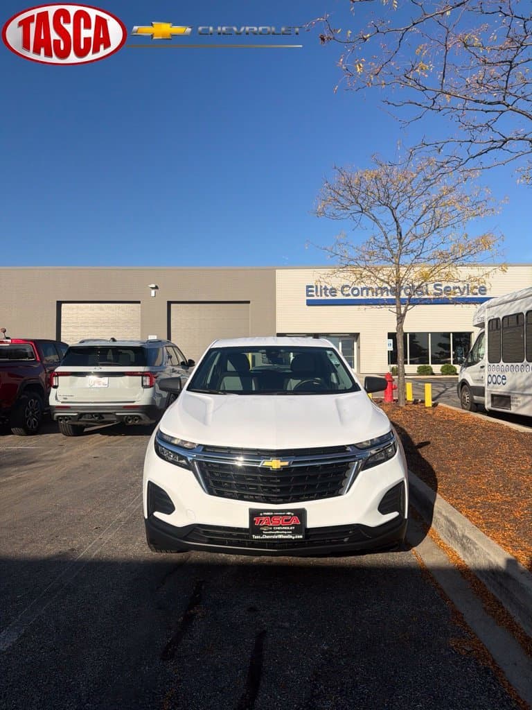 2024 Chevrolet Equinox LS — photo 1 of 11