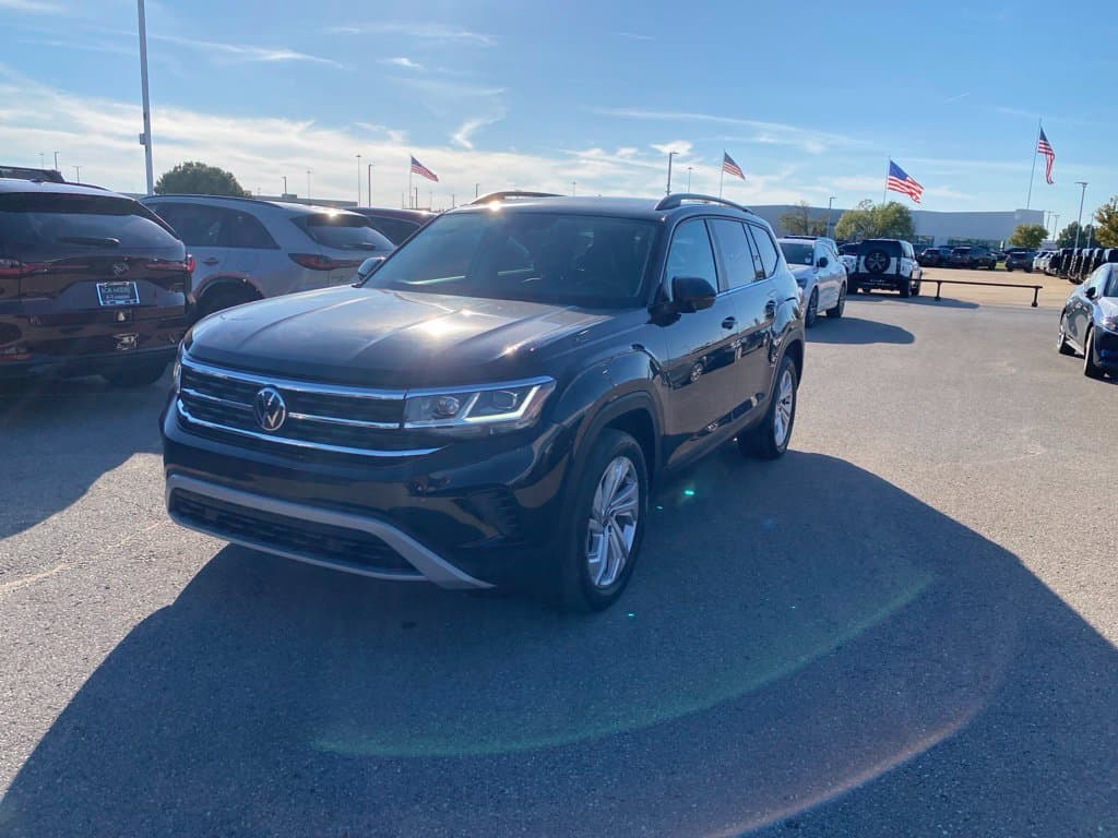 2023 Volkswagen Atlas 3.6L V6 SE w/Technology — photo 1 of 13