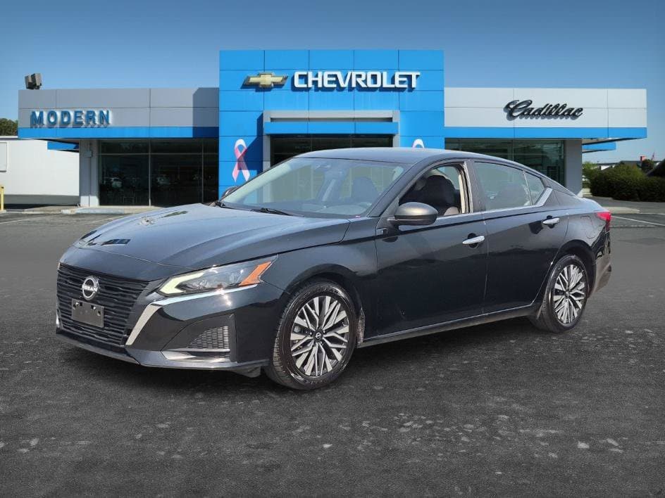 2024 Nissan Altima 2.5 SV — photo 1 of 36
