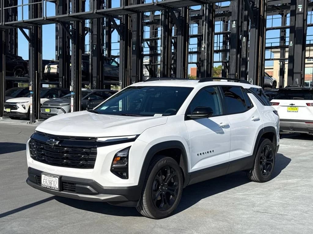 2026 Chevrolet Equinox FWD LT — photo 1 of 12