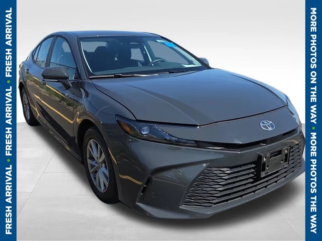 2026 Toyota Camry LE — photo 1 of 10