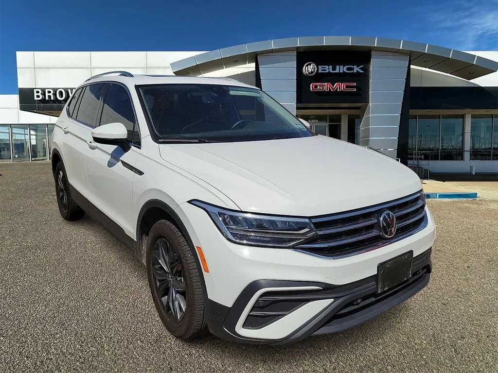 2024 Volkswagen Tiguan SE — photo 1 of 4