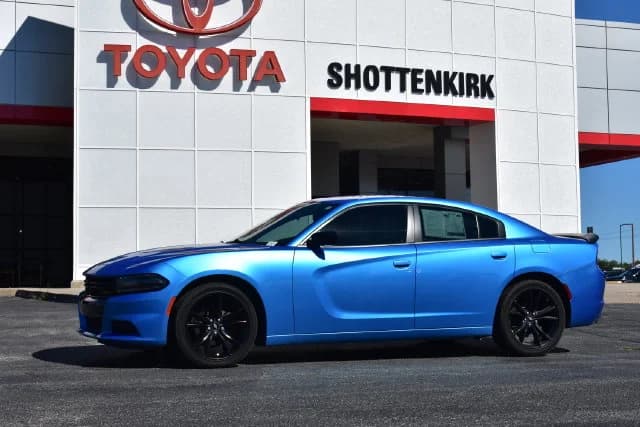 2018 Dodge Charger SXT — photo 1 of 32