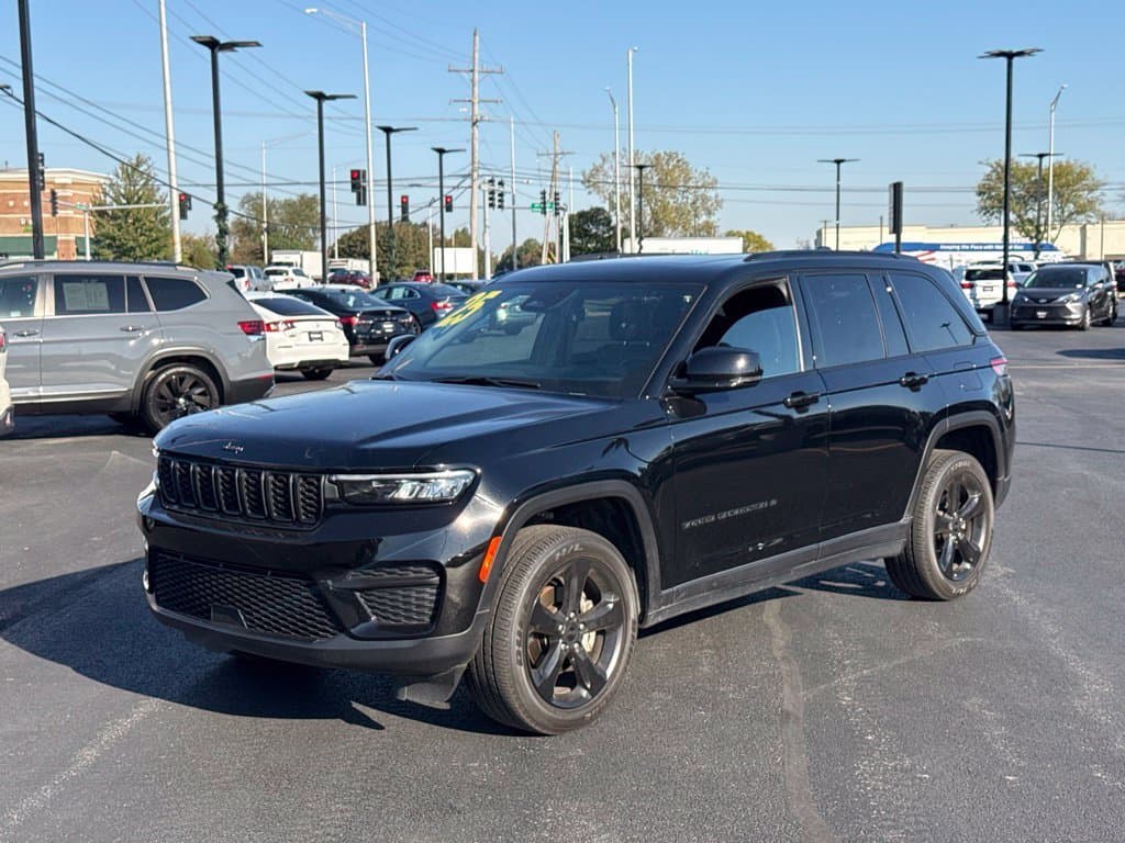 2025 Jeep Grand Cherokee Altitude X — photo 1 of 12