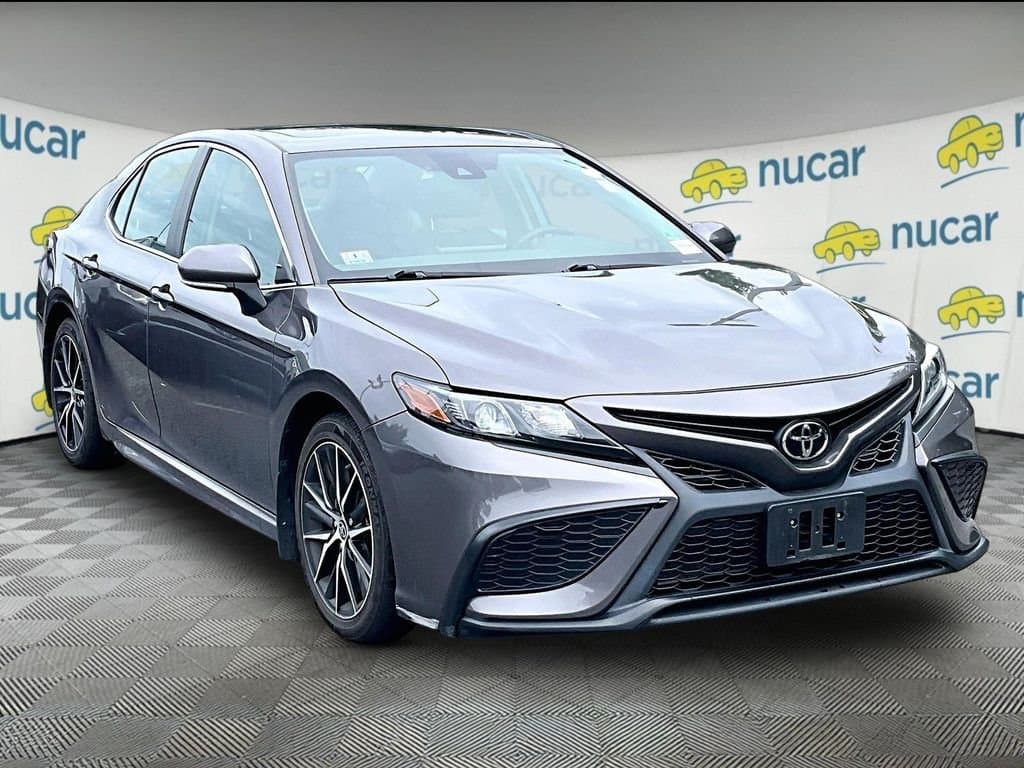 2024 Toyota Camry SE — photo 1 of 3