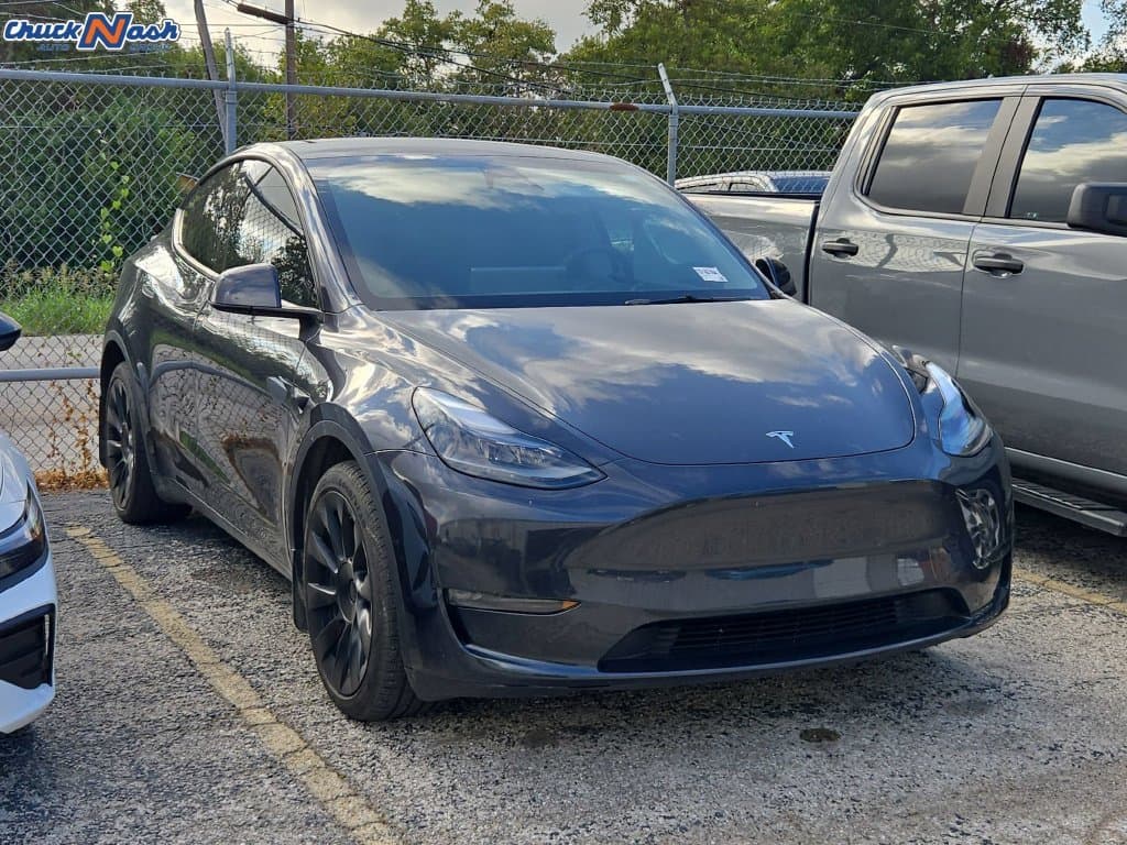 2024 Tesla Model Y Long Range — photo 1 of 10