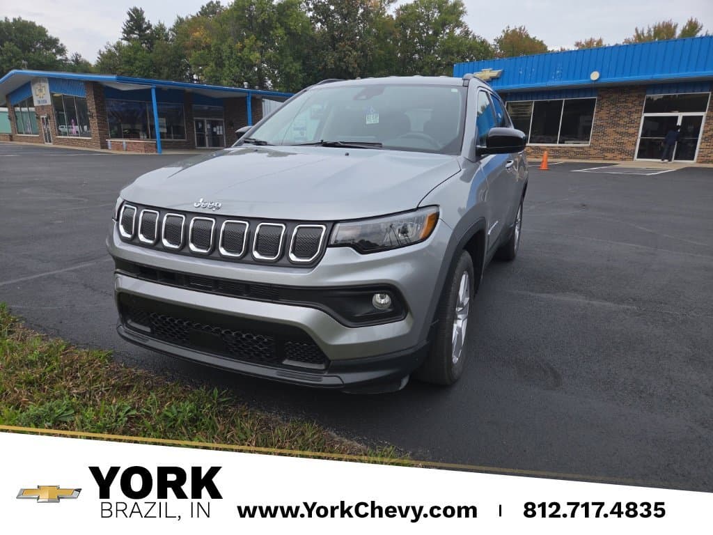 2022 Jeep Compass Latitude — photo 1 of 8