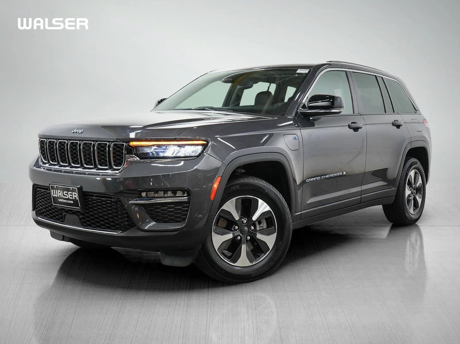 2023 Jeep Grand Cherokee Base — photo 1 of 34