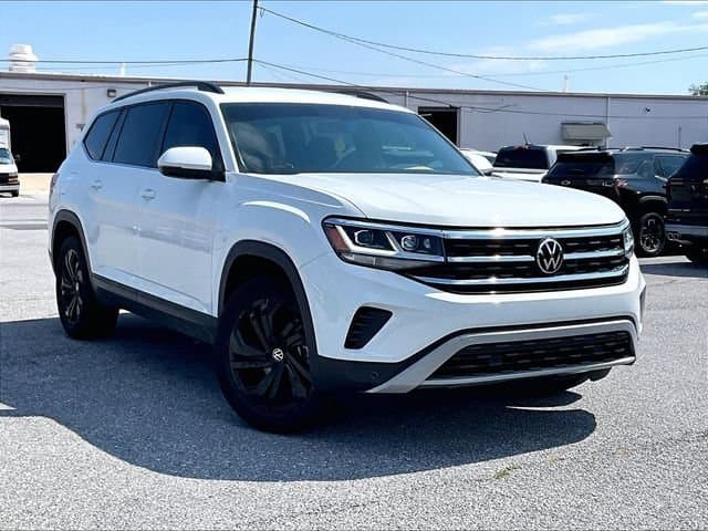 2023 Volkswagen Atlas 3.6L V6 SE w/Technology — photo 1 of 4