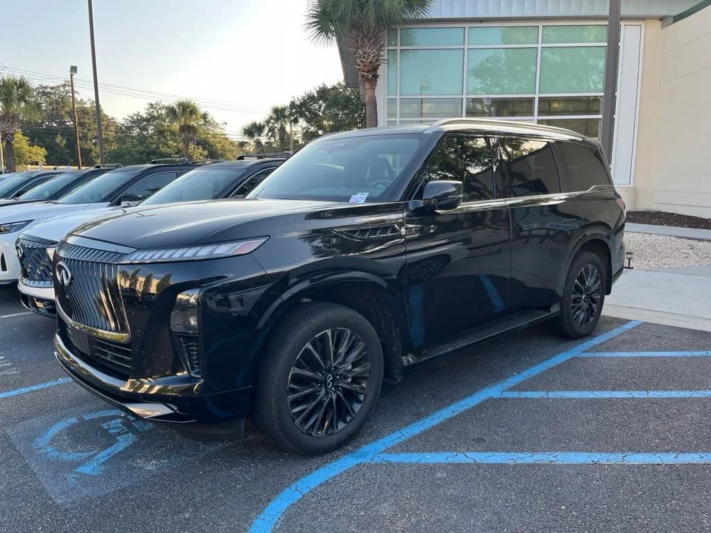 2025 INFINITI QX80 AUTOGRAPH — photo 1 of 10