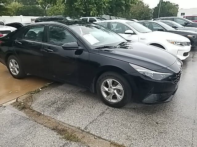 2023 Hyundai Elantra SE — photo 1 of 37