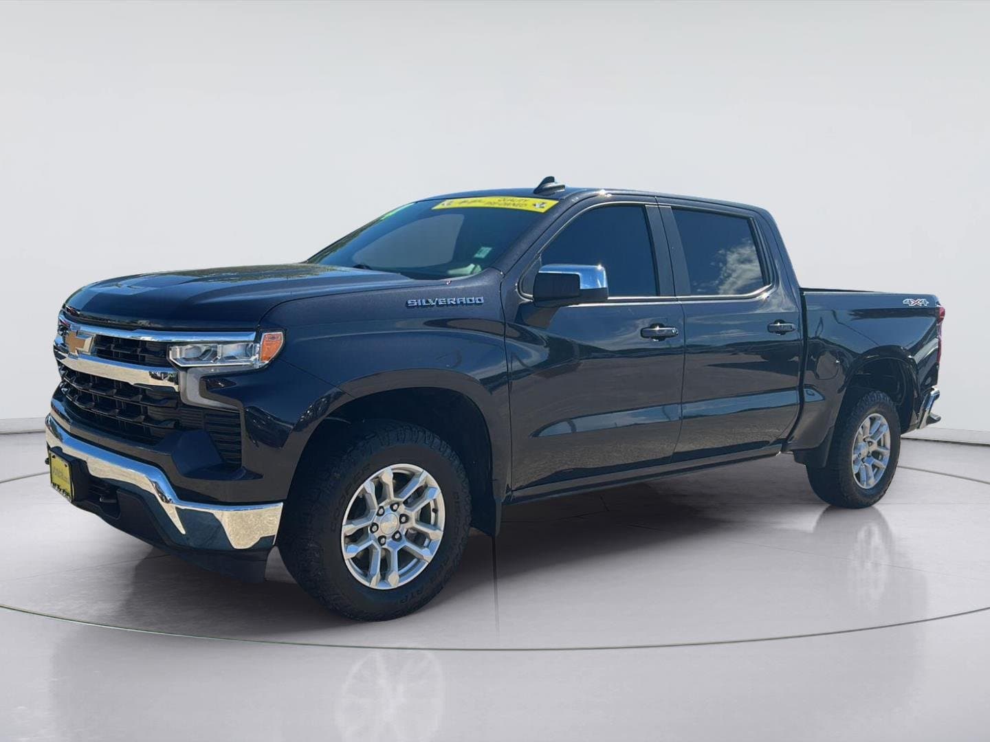 2024 Chevrolet Silverado 1500 LT — photo 1 of 33