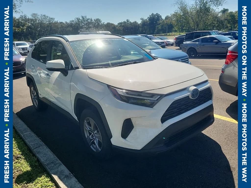 2022 Toyota RAV4 Base — photo 1 of 9