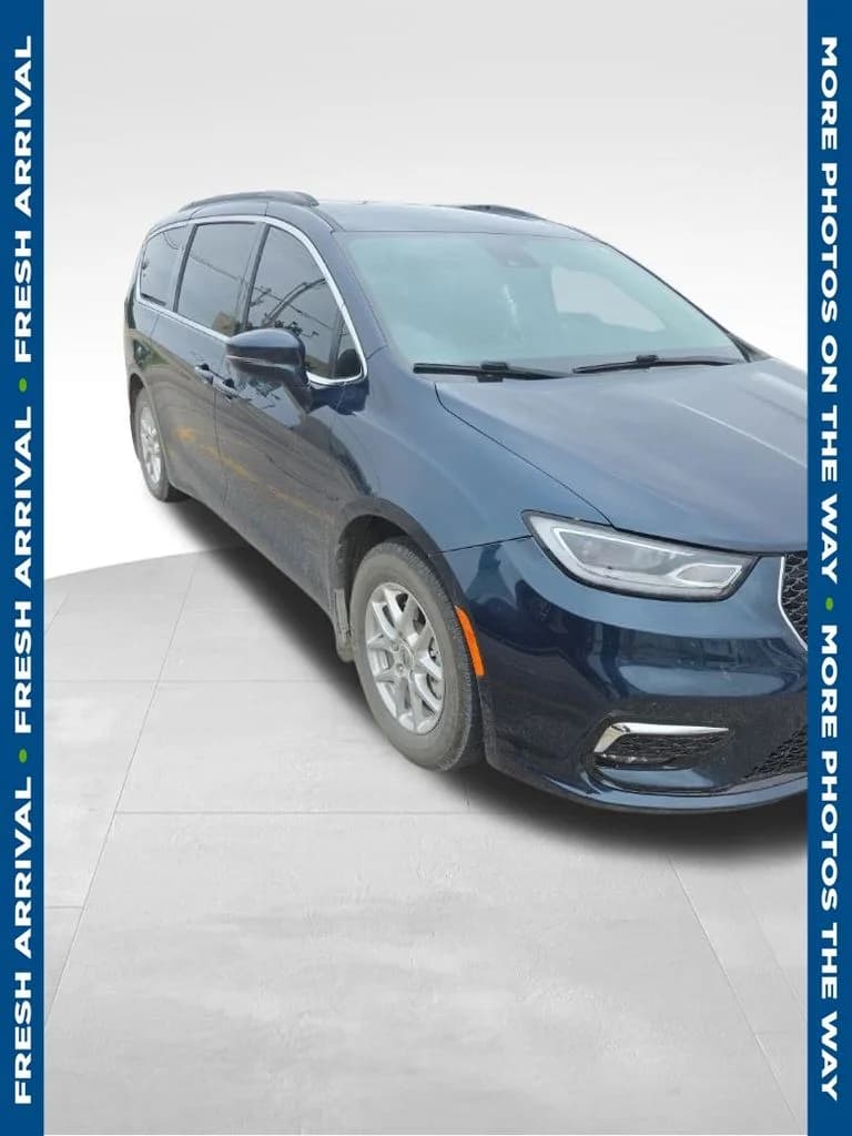 2022 Chrysler Pacifica Touring L — photo 1 of 6