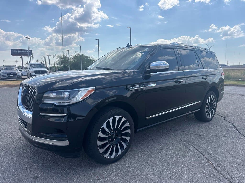 2024 Lincoln Navigator Black Label — photo 1 of 7