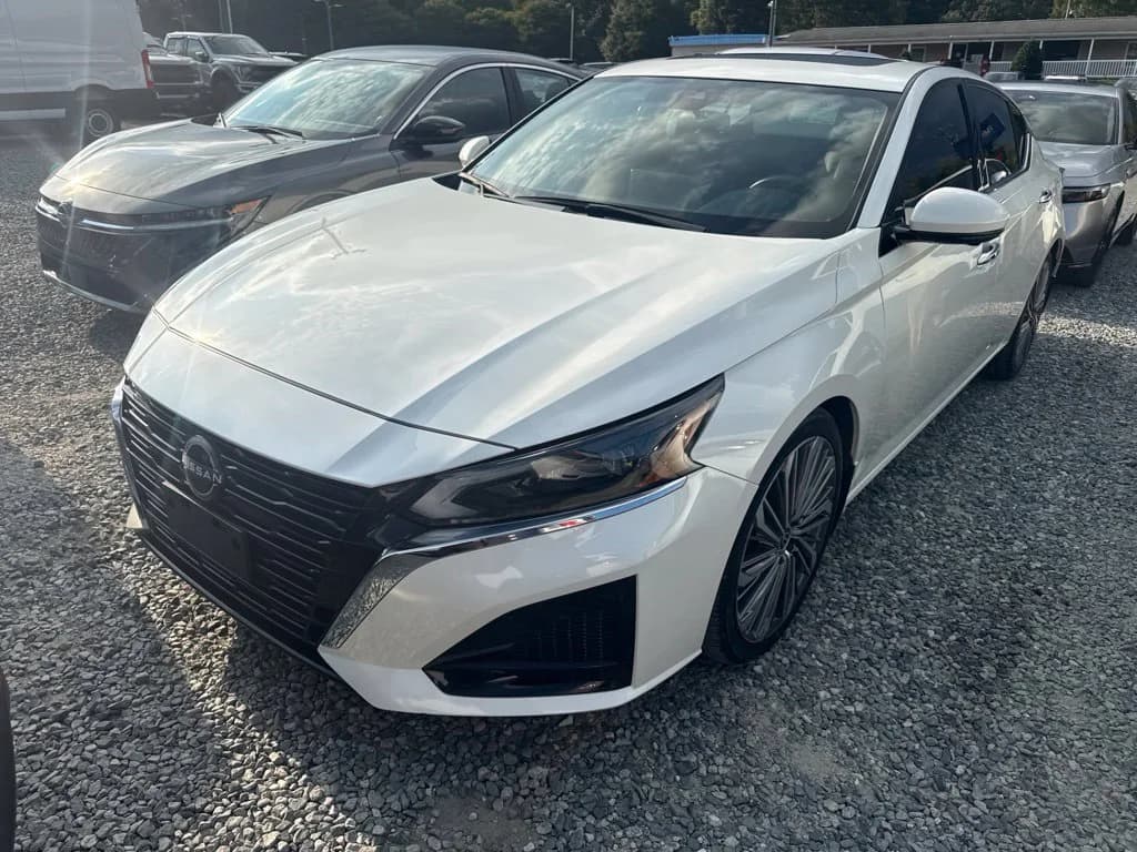 2024 Nissan Altima 2.5 SL — photo 1 of 5