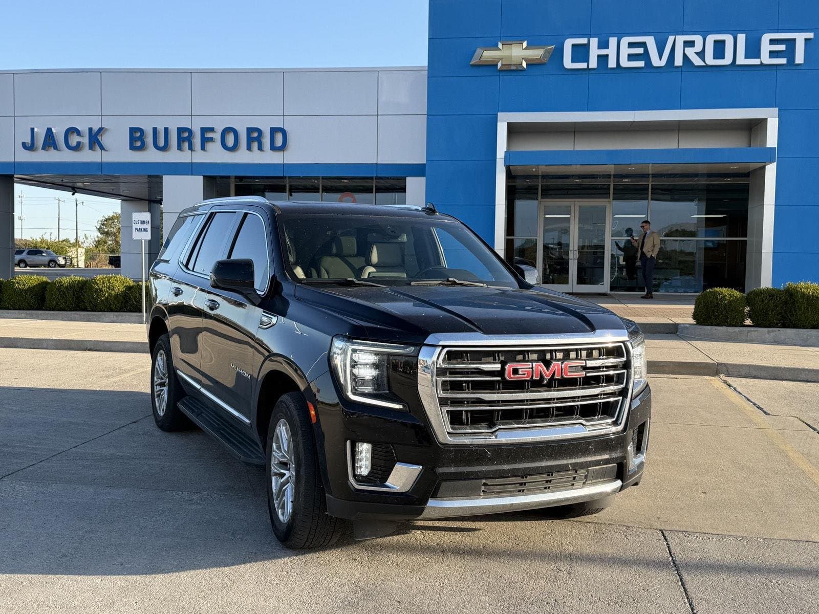 2022 GMC Yukon SLT — photo 1 of 18