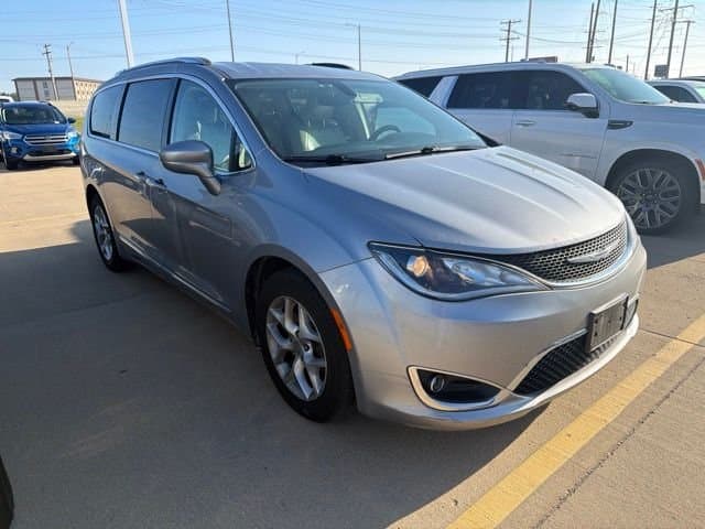 2018 Chrysler Pacifica Touring L Plus — photo 1 of 20
