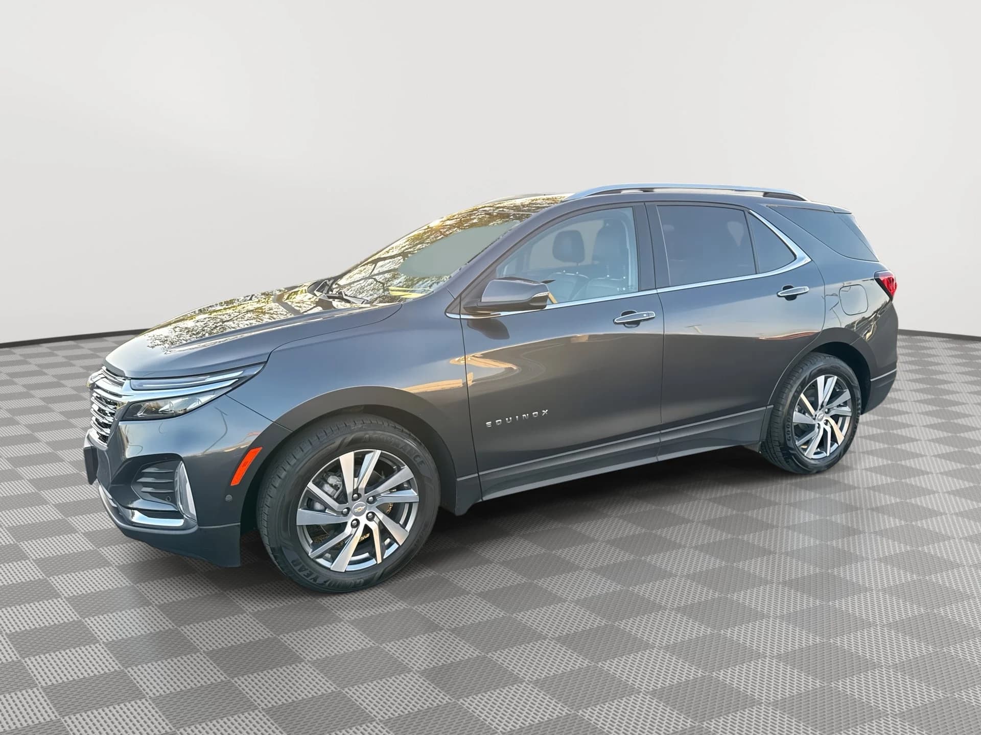2022 Chevrolet Equinox Premier — photo 1 of 27