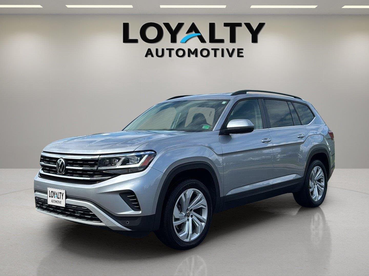 2022 Volkswagen Atlas 3.6L V6 SE w/Technology — photo 1 of 37