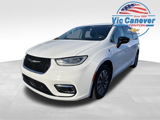 2024 Chrysler Pacifica Hybrid Select — photo 1 of 23