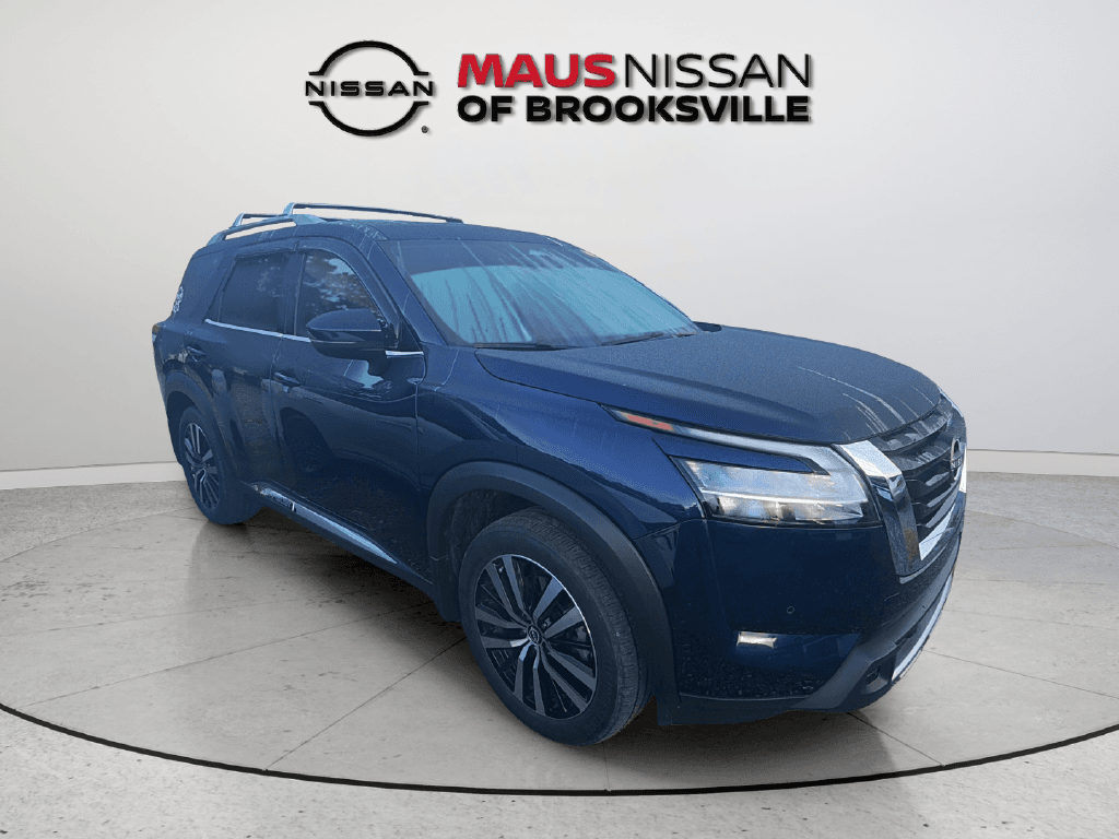 2023 Nissan Pathfinder Platinum — photo 1 of 24