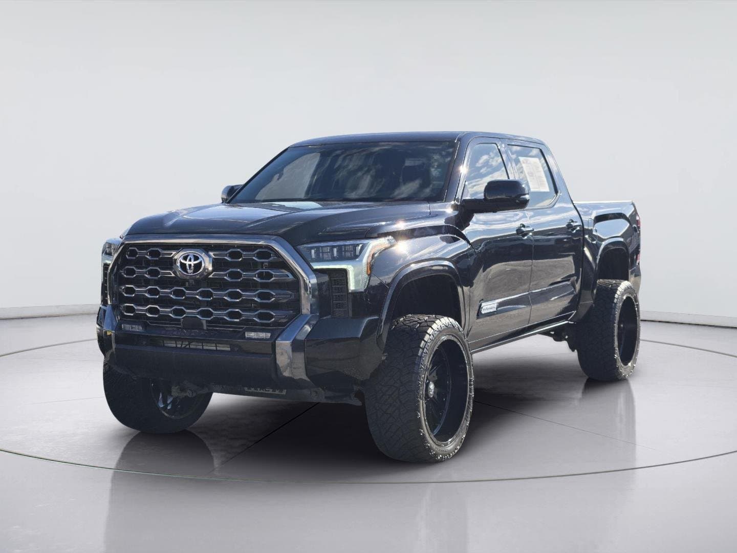 2023 Toyota Tundra 4WD Platinum — photo 1 of 31