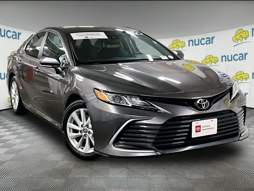 2024 Toyota Camry LE — photo 1 of 33