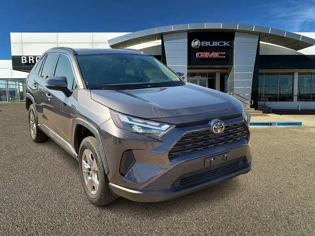 2022 Toyota RAV4 XLE — photo 1 of 25