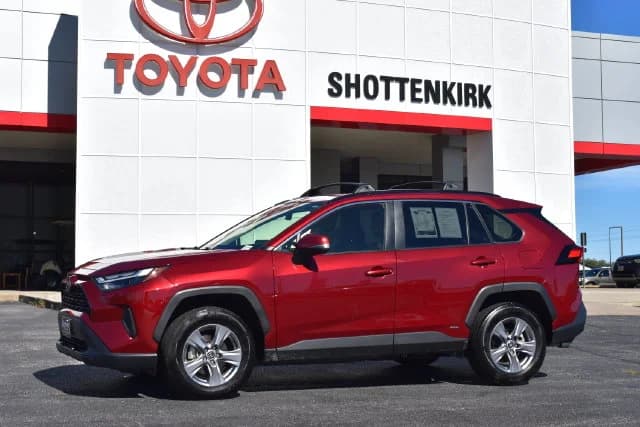2022 Toyota RAV4 Base — photo 1 of 35