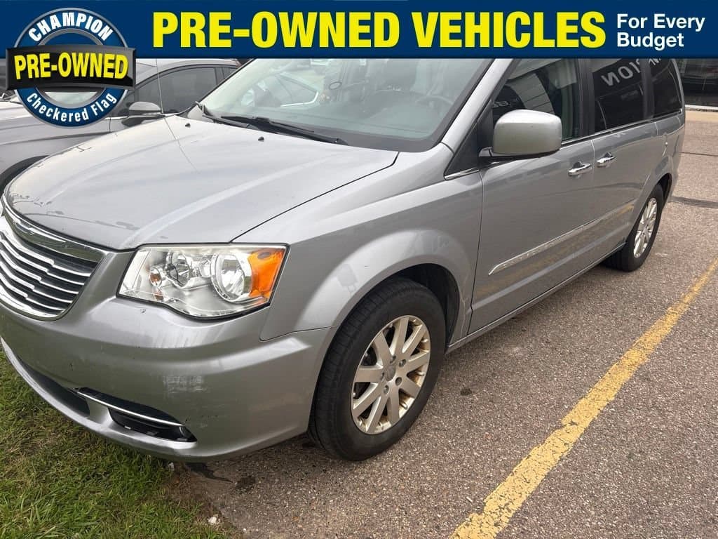 2015 Chrysler Town & Country Touring — photo 1 of 2