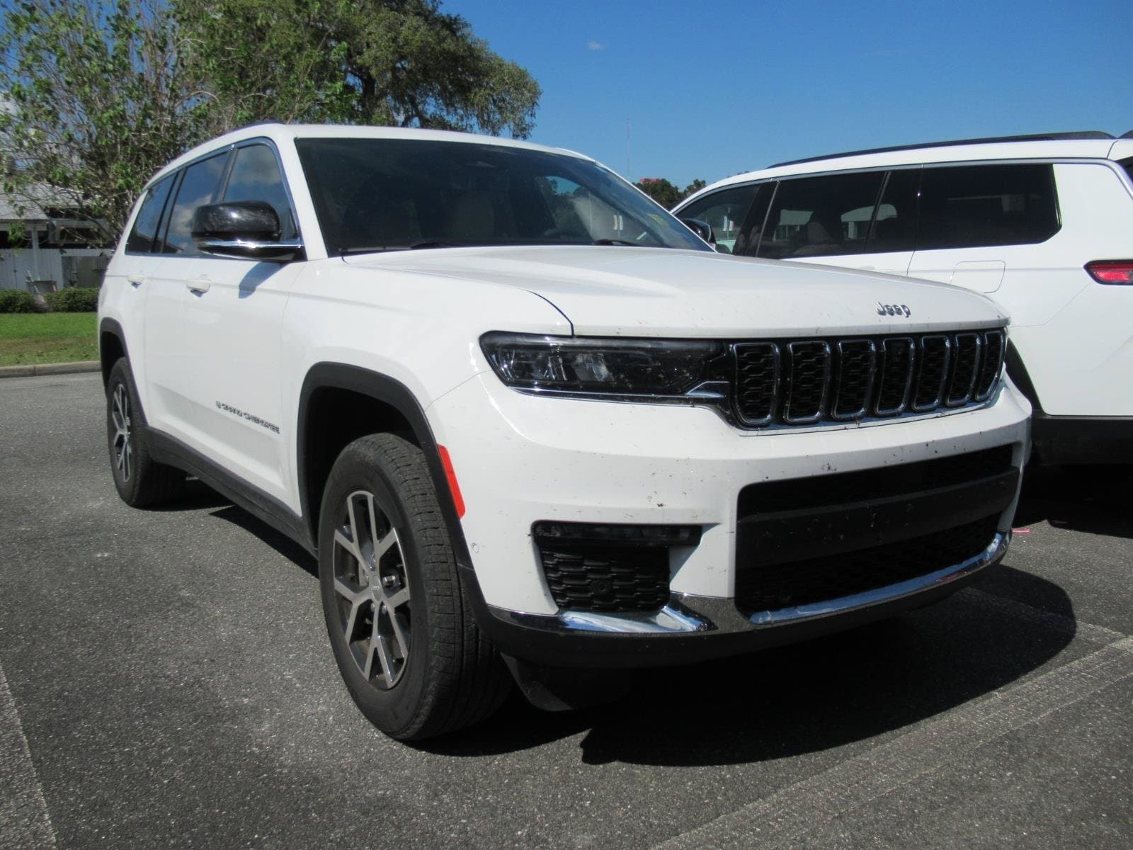 2024 Jeep Grand Cherokee L Limited — photo 1 of 5