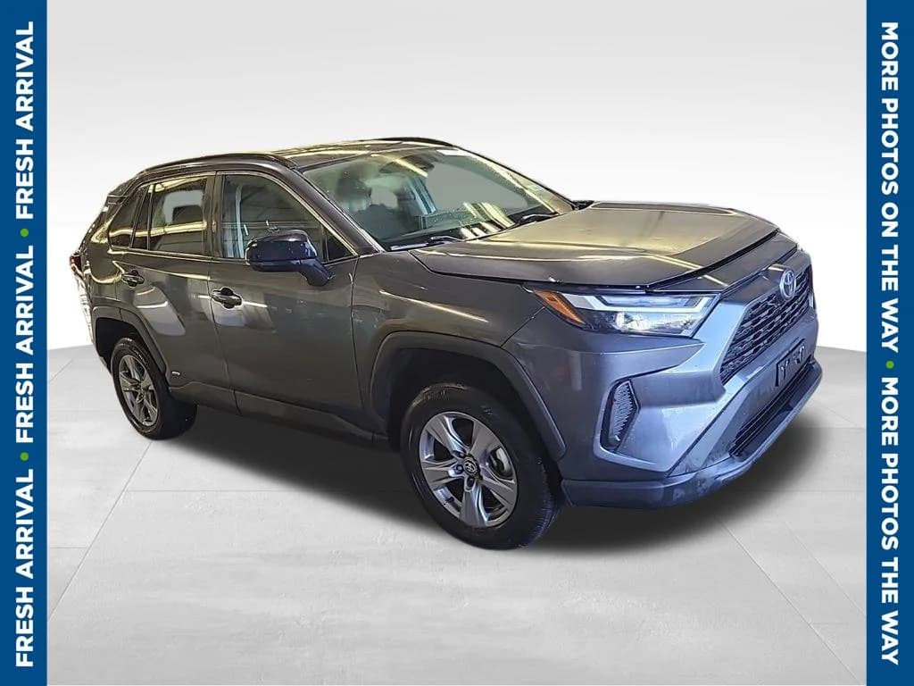 2025 Toyota RAV4 Hybrid LE — photo 1 of 10