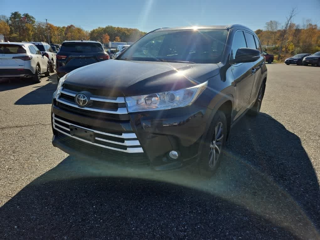 2019 Toyota Highlander XLE — photo 1 of 8