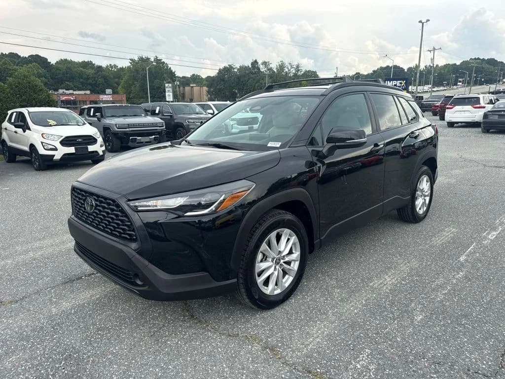 2023 Toyota Corolla Cross LE — photo 1 of 29