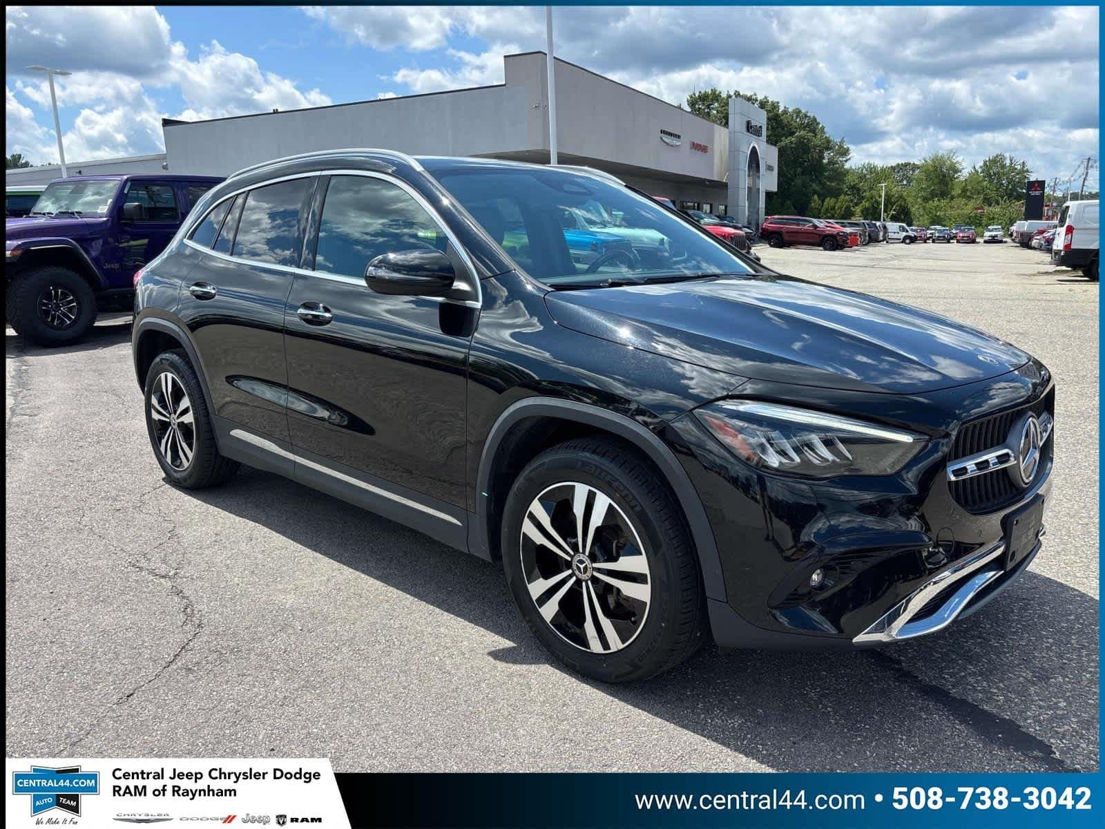 2025 Mercedes-Benz GLA 250 GLA 250 — photo 1 of 32