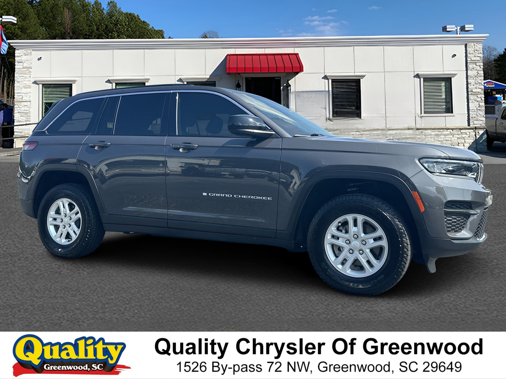 2025 Jeep Grand Cherokee Laredo — photo 1 of 29