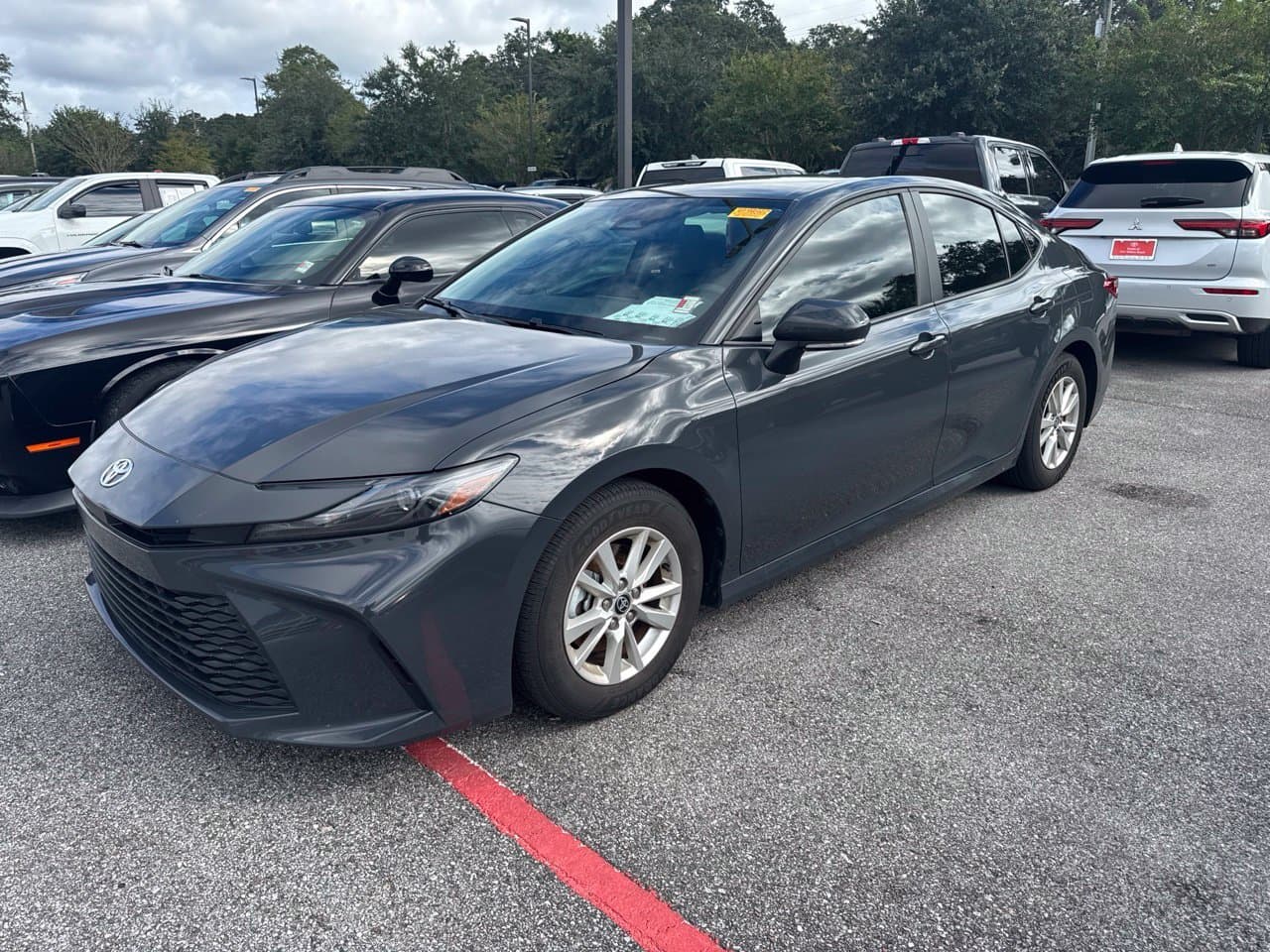 2025 Toyota Camry LE — photo 1 of 5