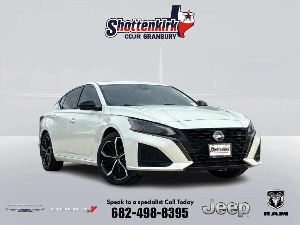 2023 Nissan Altima 2.5 SR — photo 1 of 31
