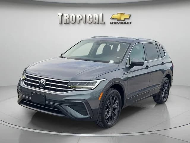 2024 Volkswagen Tiguan SE — photo 1 of 35