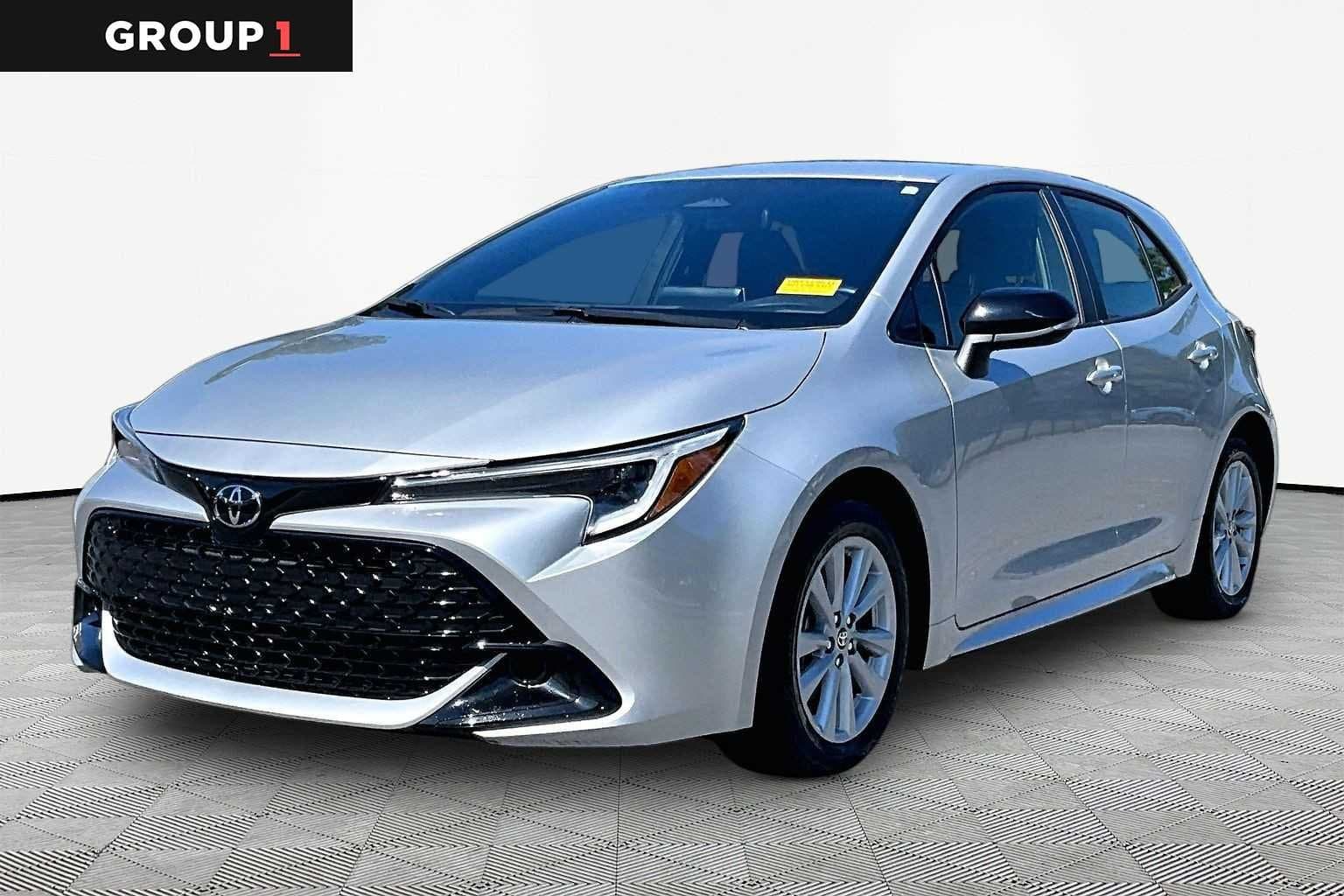2026 Toyota Corolla Hatchback SE — photo 1 of 33