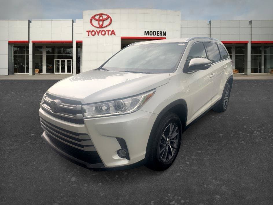 2019 Toyota Highlander XLE — photo 1 of 30