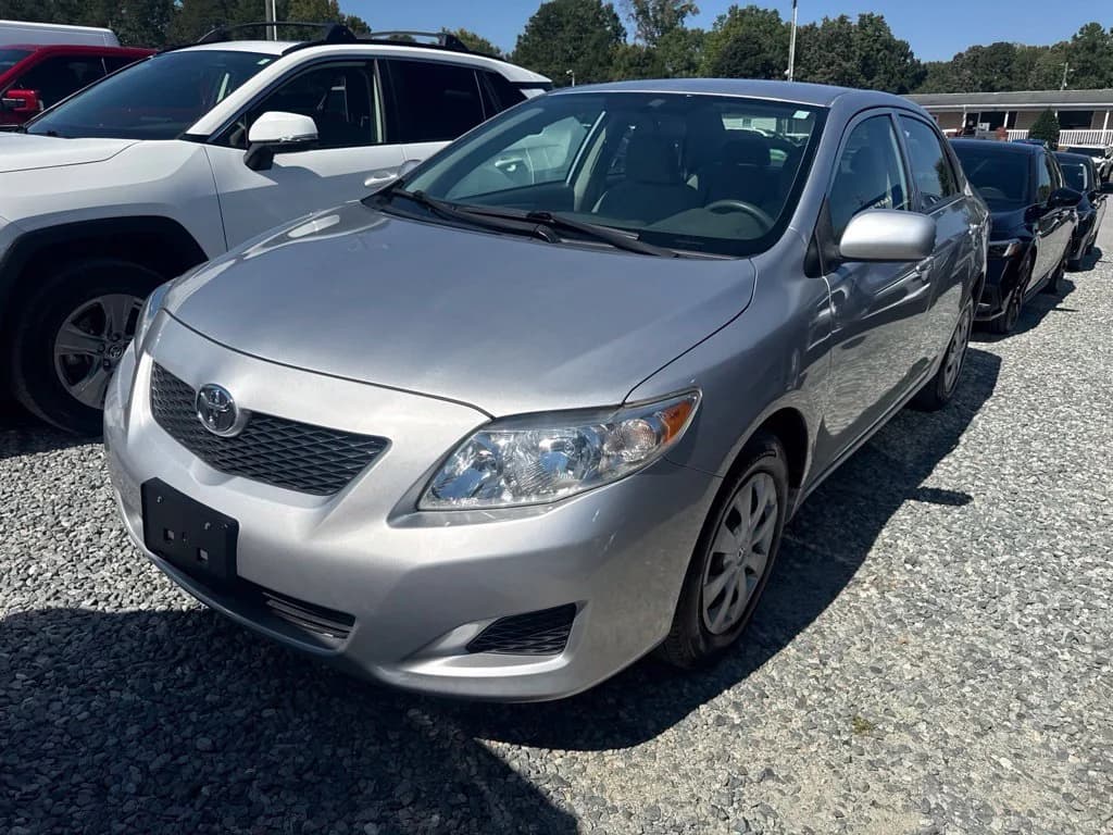 2010 Toyota Corolla LE — photo 1 of 4