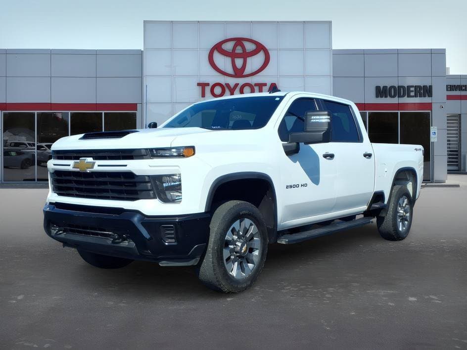 2024 Chevrolet Silverado 2500HD Custom — photo 1 of 26