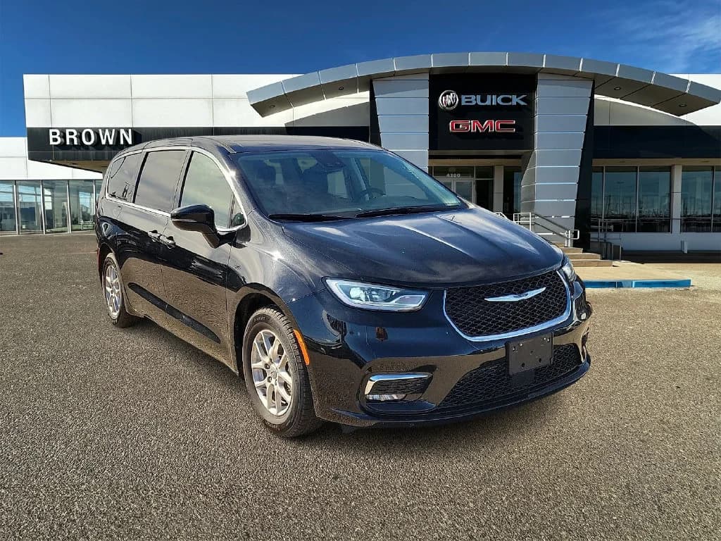 2024 Chrysler Pacifica Touring L — photo 1 of 25