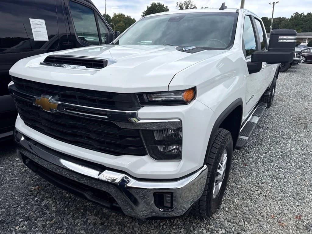 2025 Chevrolet Silverado 2500HD LT — photo 1 of 4