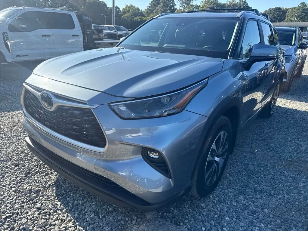 2023 Toyota Highlander XLE — photo 1 of 5