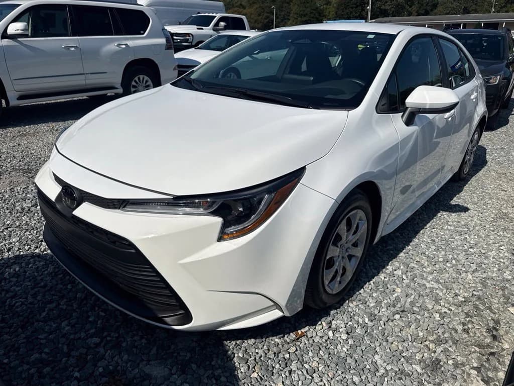 2026 Toyota Corolla LE — photo 1 of 4